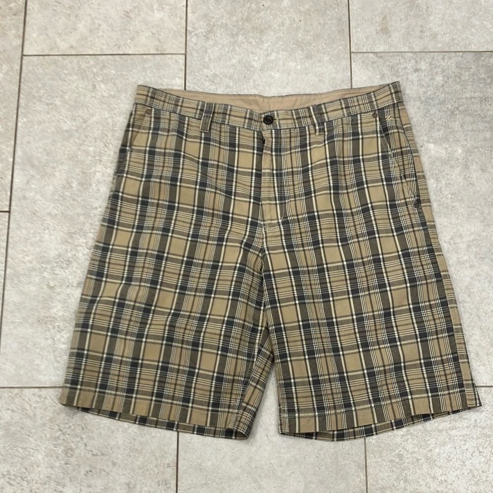 Men Izod  36” shorts